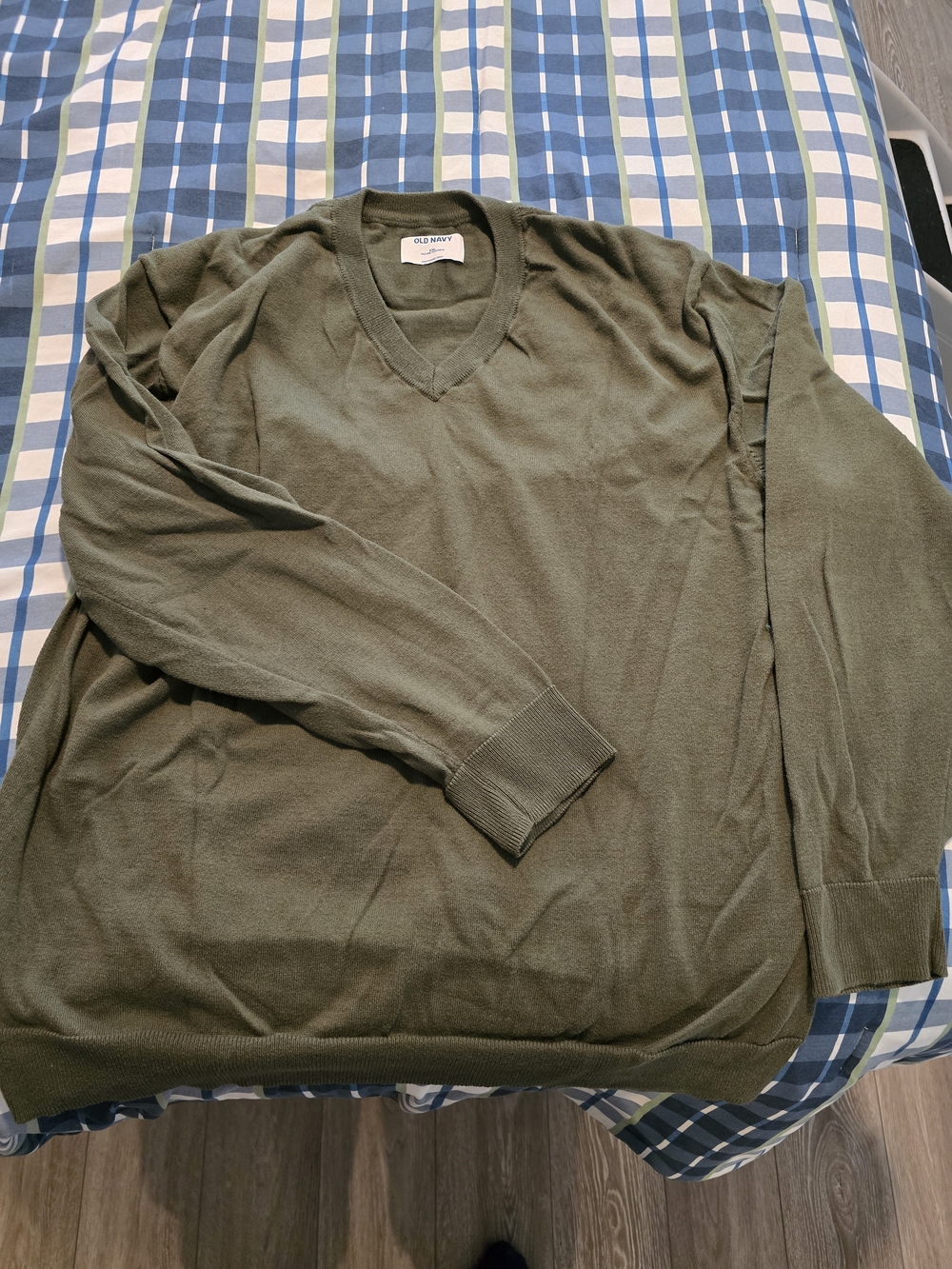 Old Navy Olive Green V-Neck Men's Sweater - Lightweight Knit